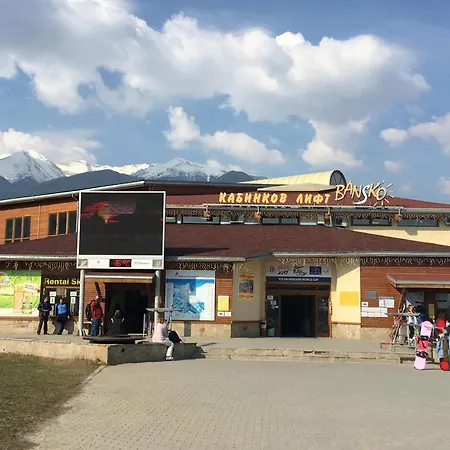 Ramada 2 Boutique Near Road Apartman Banszko