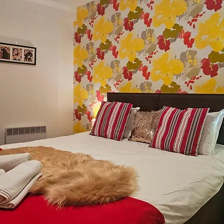 Ramada 2 Boutique Near Road Apartman Banszko