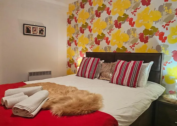 Ramada 2 Boutique Near Road Apartman Banszko