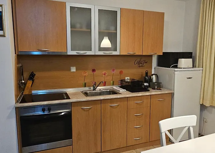 Ramada 2 Boutique Near Road Apartman *