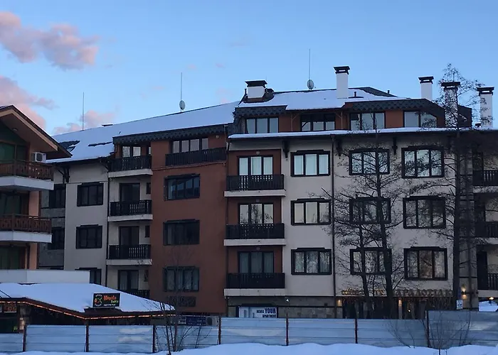 Ramada 2 Boutique Near Road Apartman Banszko