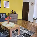 Ramada 2 Boutique Near Road Apartamento