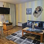 Ramada 2 Boutique Near Road Apartamento *