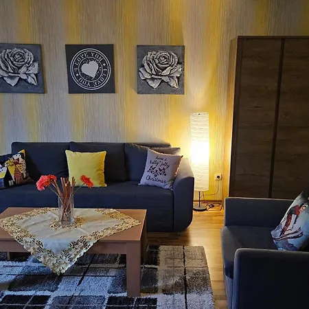 Ramada 2 Boutique Near Road Apartment Bansko