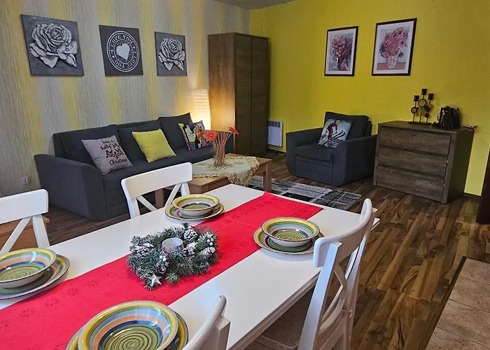 Ramada 2 Boutique Near Road 班斯科